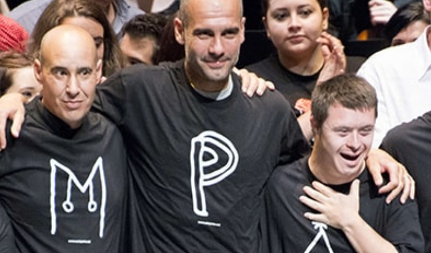 Persones de la fundació Ampans amb el projecte de rebost català per nadal