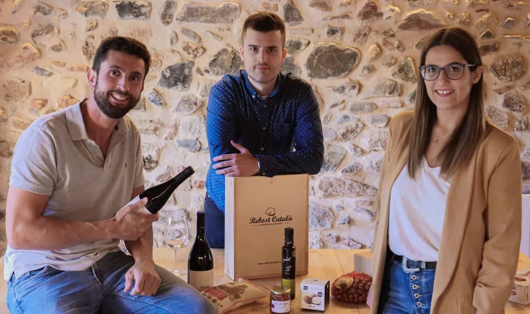 Part de l'equip de el Rebost català a les oficines de l'empresa durant la campanya de nadal