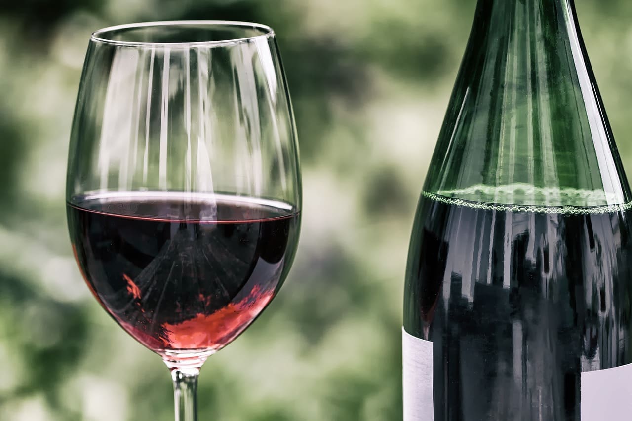 Vi negre del priorat de les cistelles i lots de nadal de l'empresa de Rebost Català